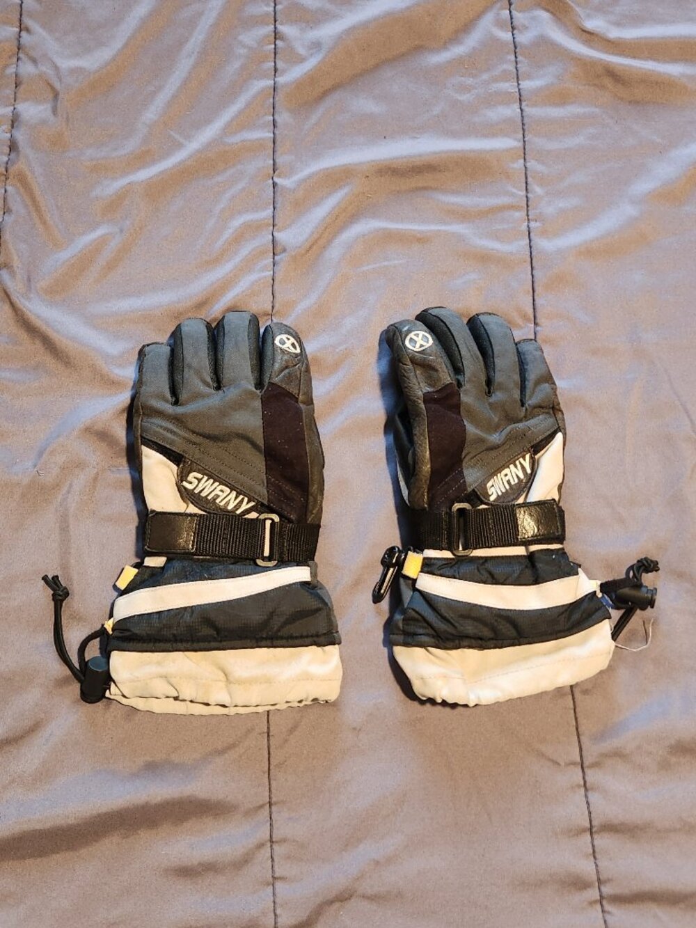 used, Swany ski gloves, Ladies Medium